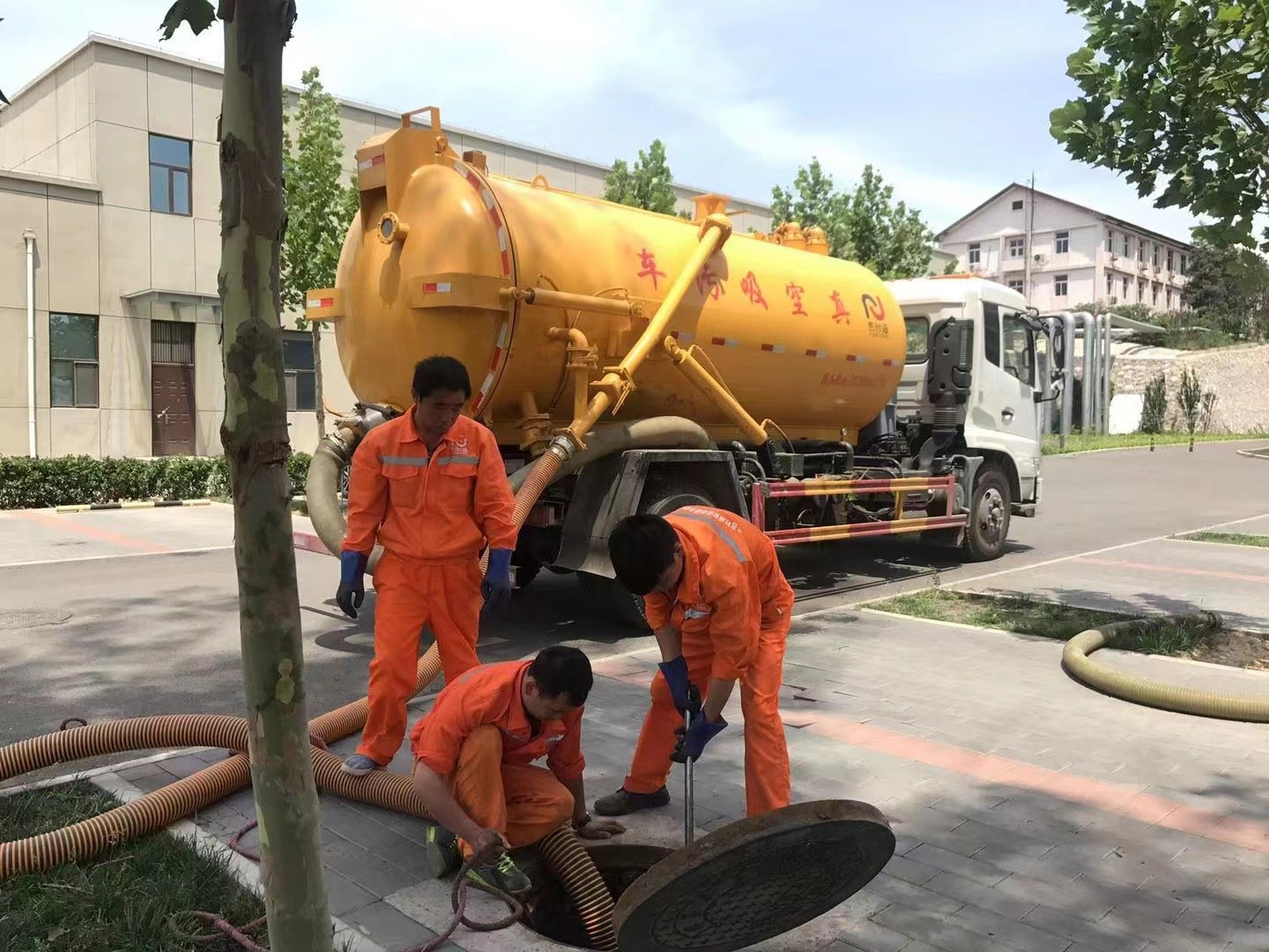 沙雅化粪池清理与5-8吨吸粪车施工效率分析
